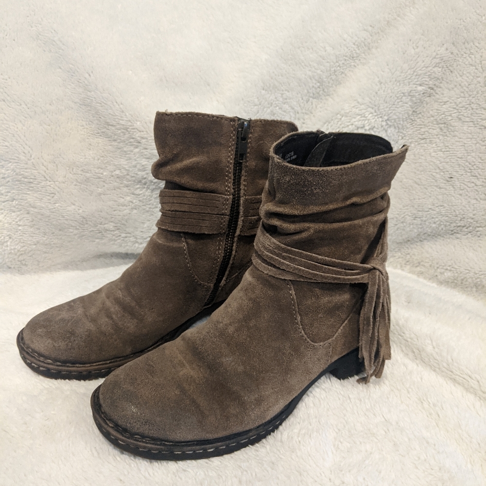 Women's Born distressed brown ankle boots 6.5 Medium